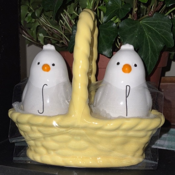 Rae Dunn Other - Rae Dunn Chicks in a Basket Salt & Pepper Shakers